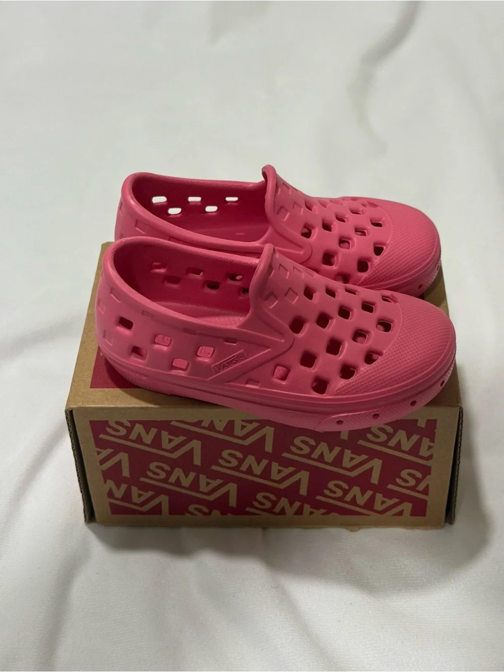 🆕 Vans Big Kids' Girls SLIP ON TREK Water Shoes
